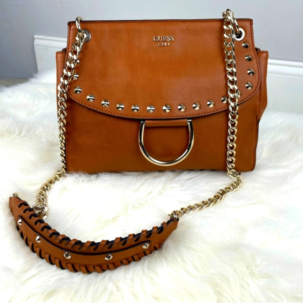 New GUESS Fynn Crossbody Flap Purse Bag. This bag is very pretty.It's everything
